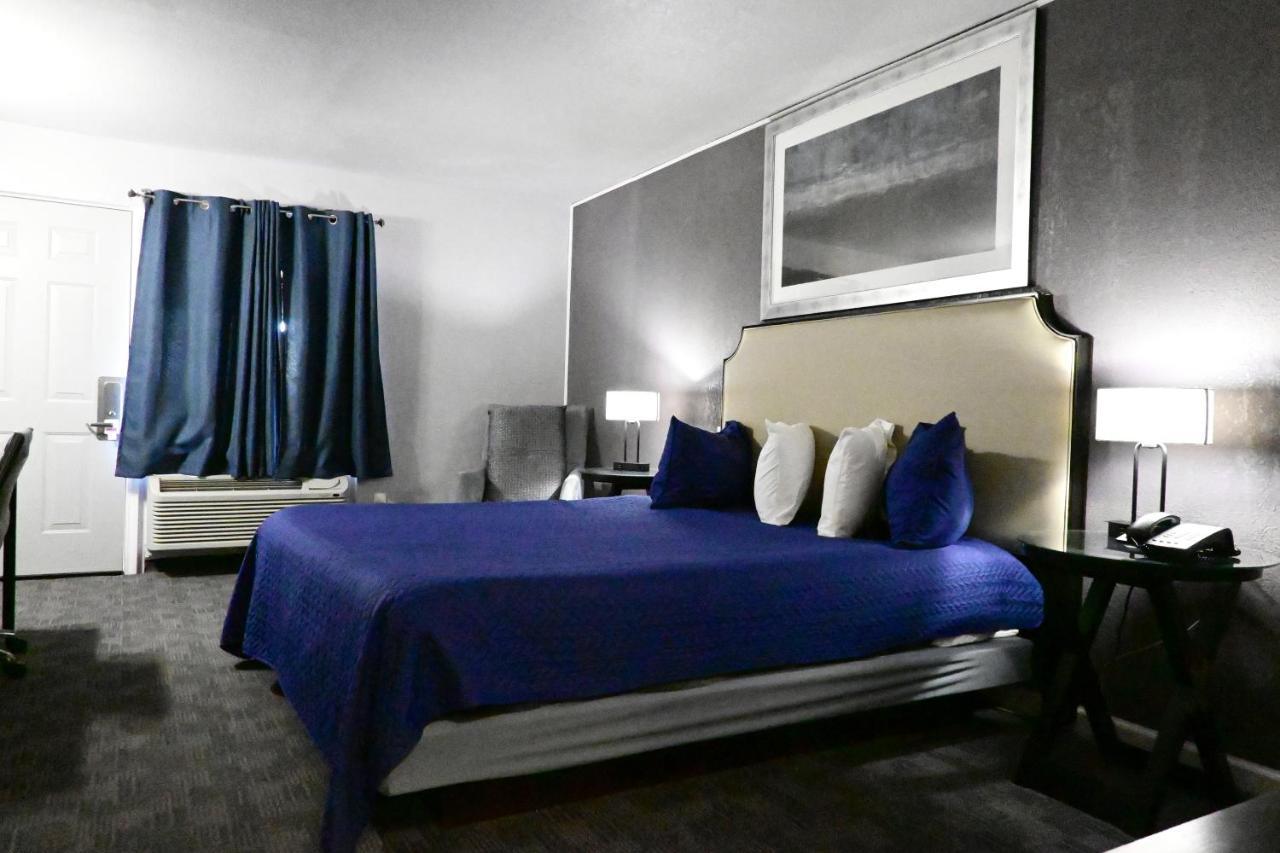 R Nite Star Inn And Suites -Home Of The Cowboys & Rangers Арлінгтон Екстер'єр фото